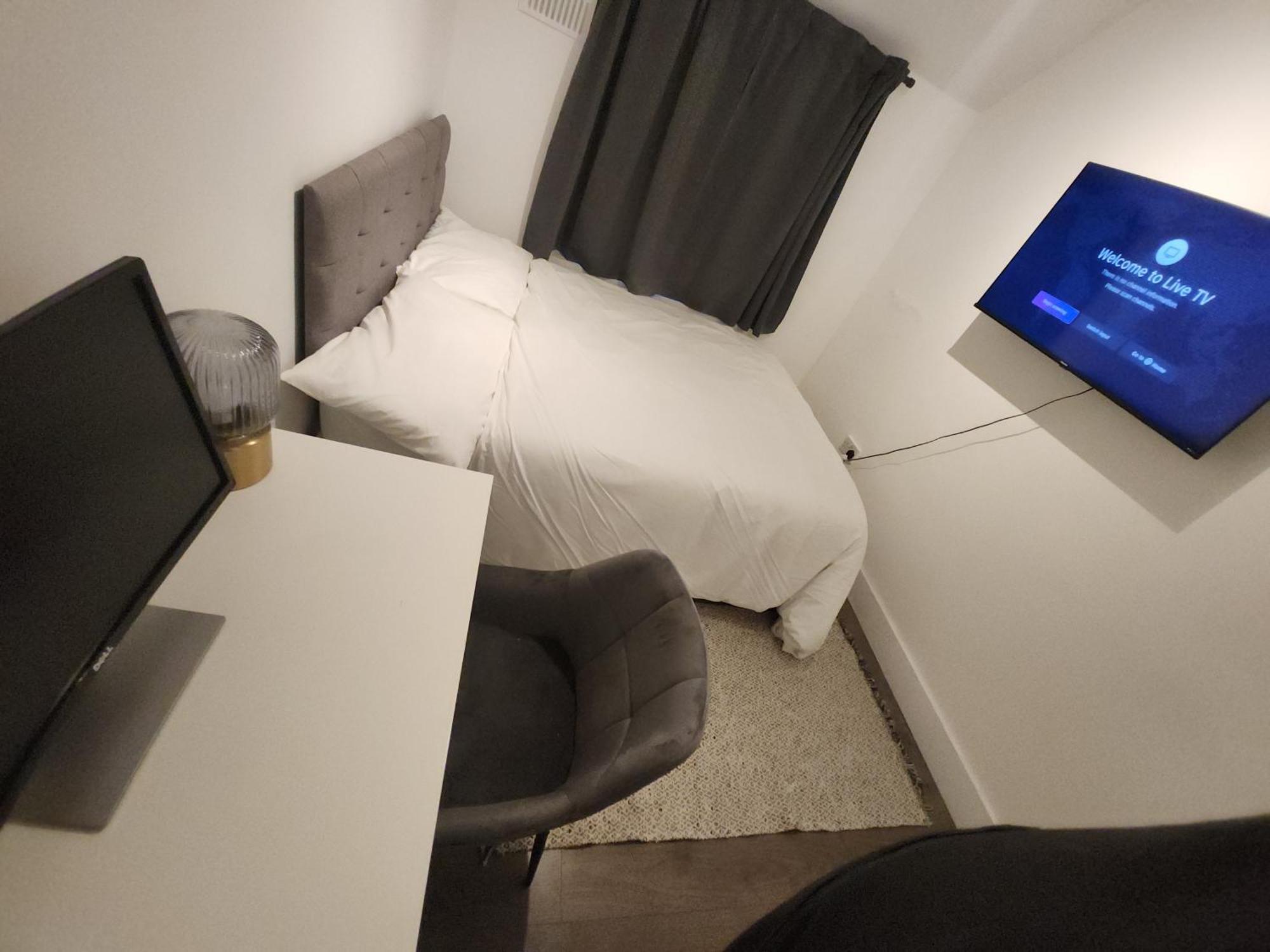 Flat With Work Station, Monitor, Smart Tv & Netflix Apartment London Exterior photo