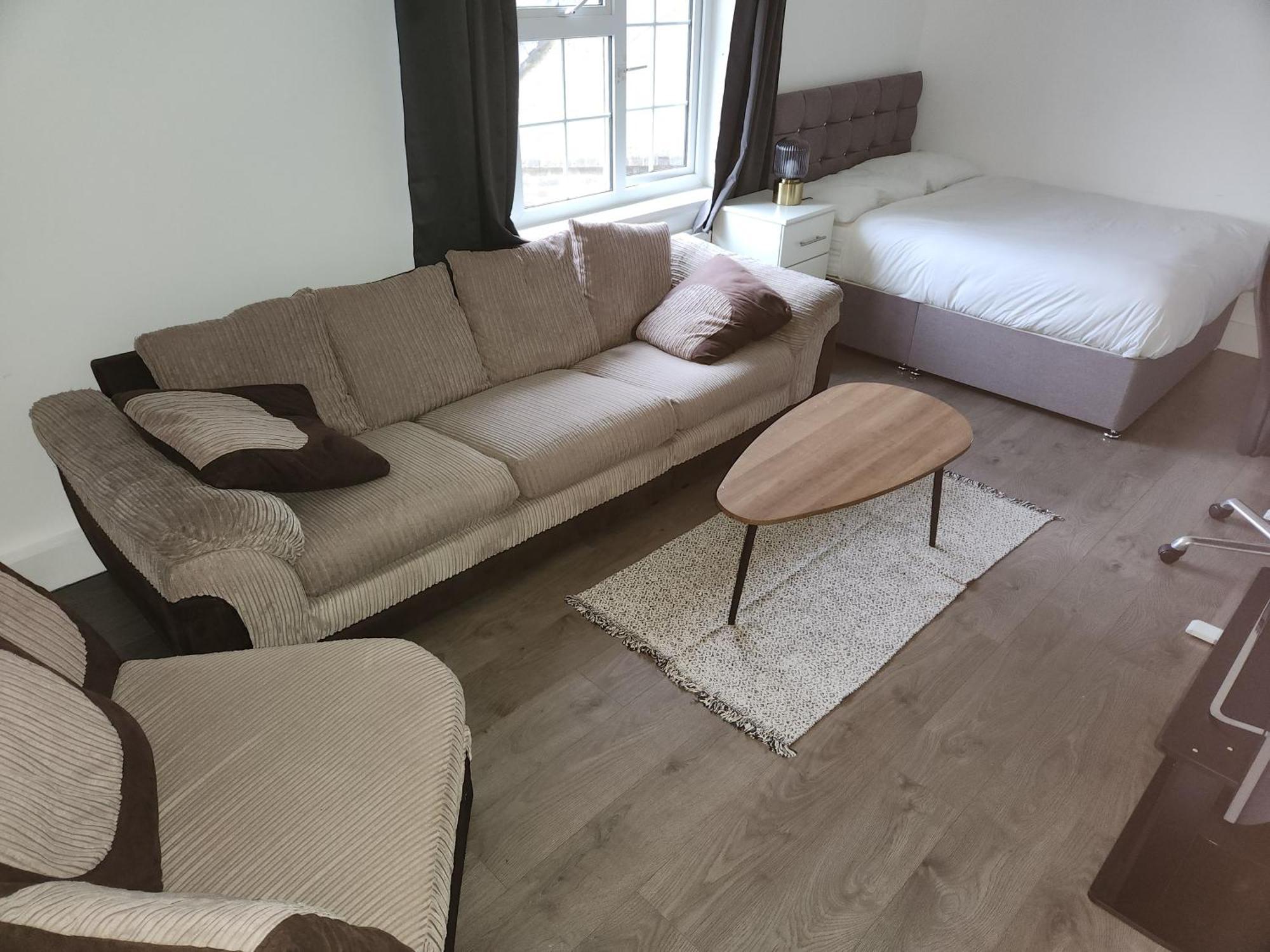 Flat With Work Station, Monitor, Smart Tv & Netflix Apartment London Exterior photo